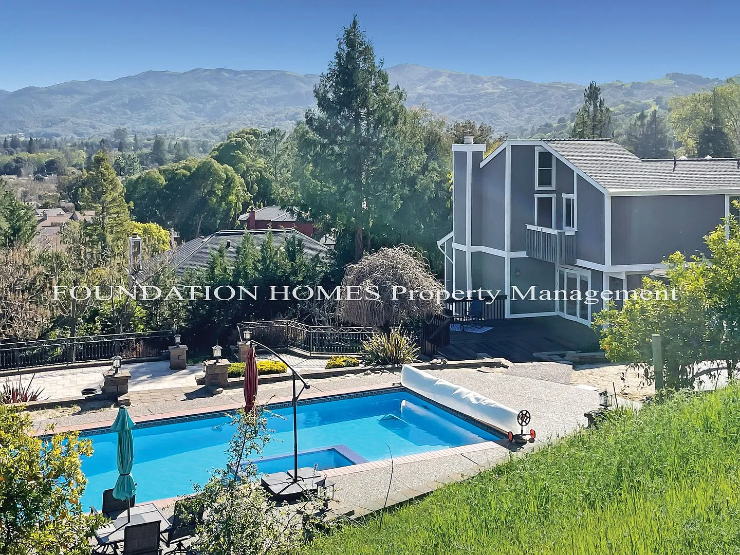 Large Estate - Pool - A/C - 3 Car Garage - Hiking - Foundation - — Photo 1