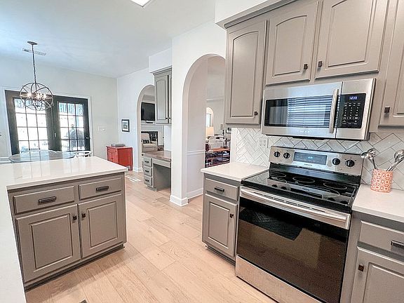 4th image of 3646 Seven Oaks Dr