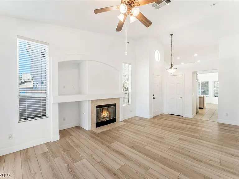 9724 Panorama Cliff Dr — Photo 11