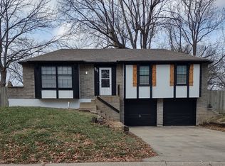 901 NW Canterbury Rd, Blue Springs, MO 64015