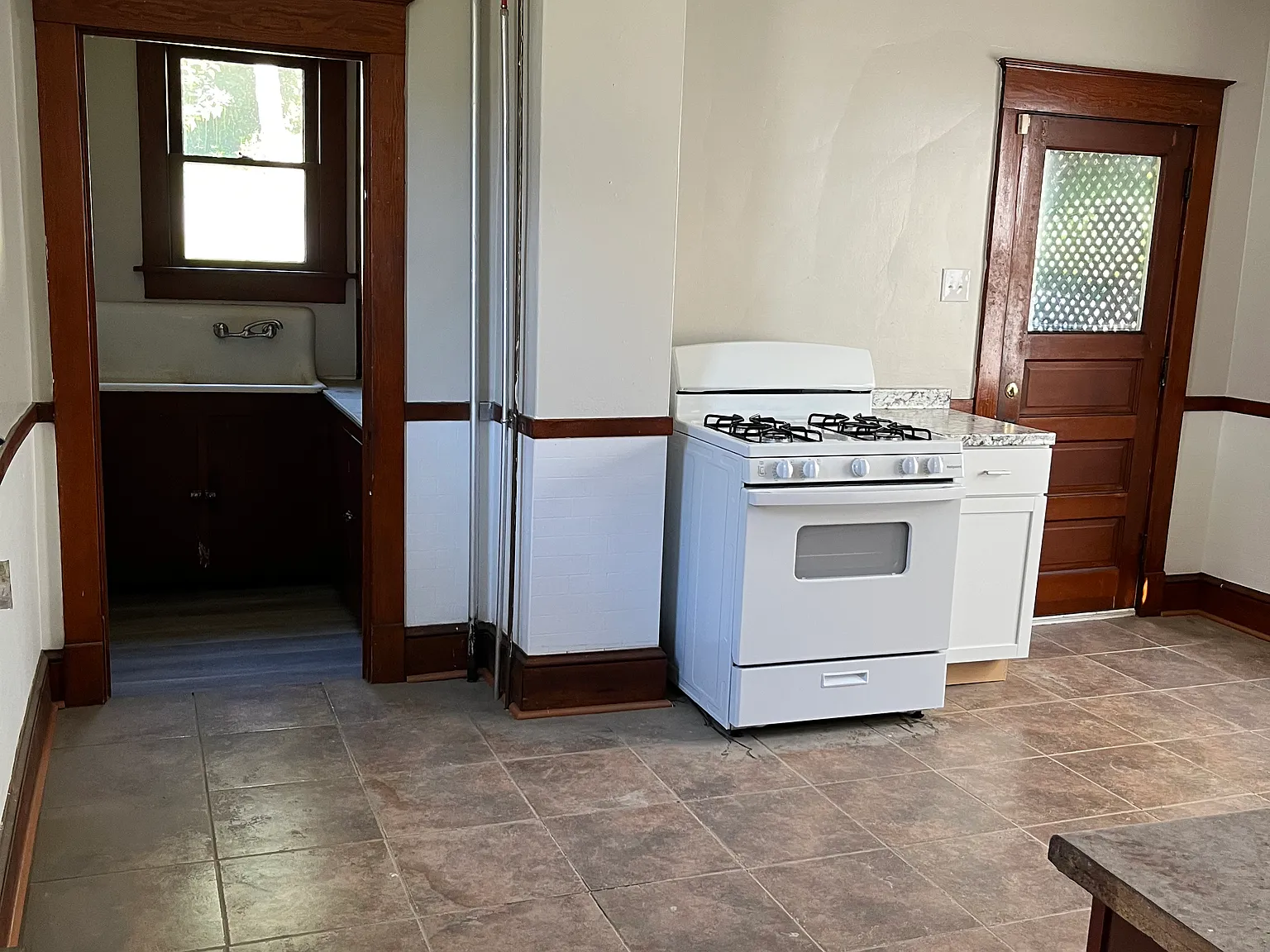 3 bed, 1600 sqft, $1,295 — Photo 3