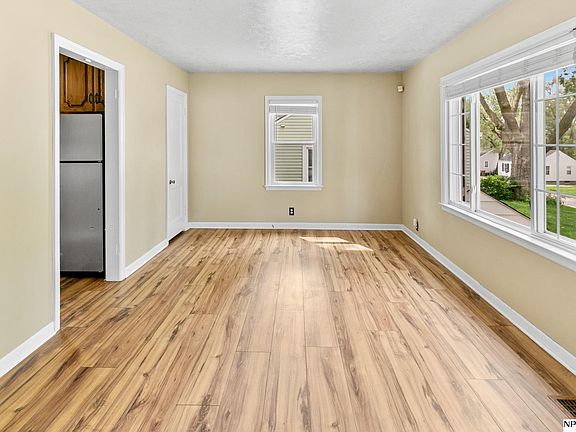 4th image of 921 McLaughlin Cir