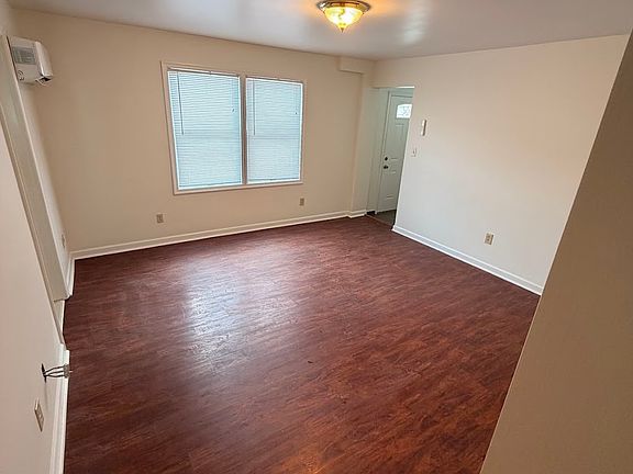 4th image of 117 S 5th St Rear 1