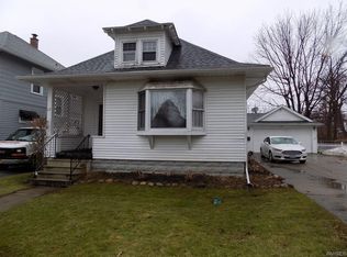 17 Colonial Ave, Lancaster, NY 14086