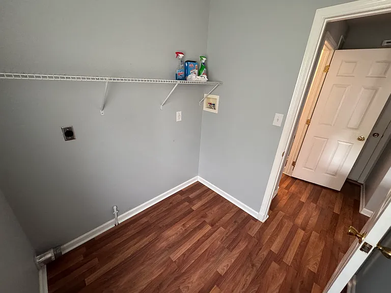 384 Oneida Dr — Photo 9