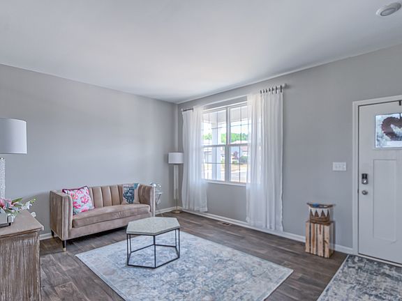 4th image of 2023 Greenview Dr