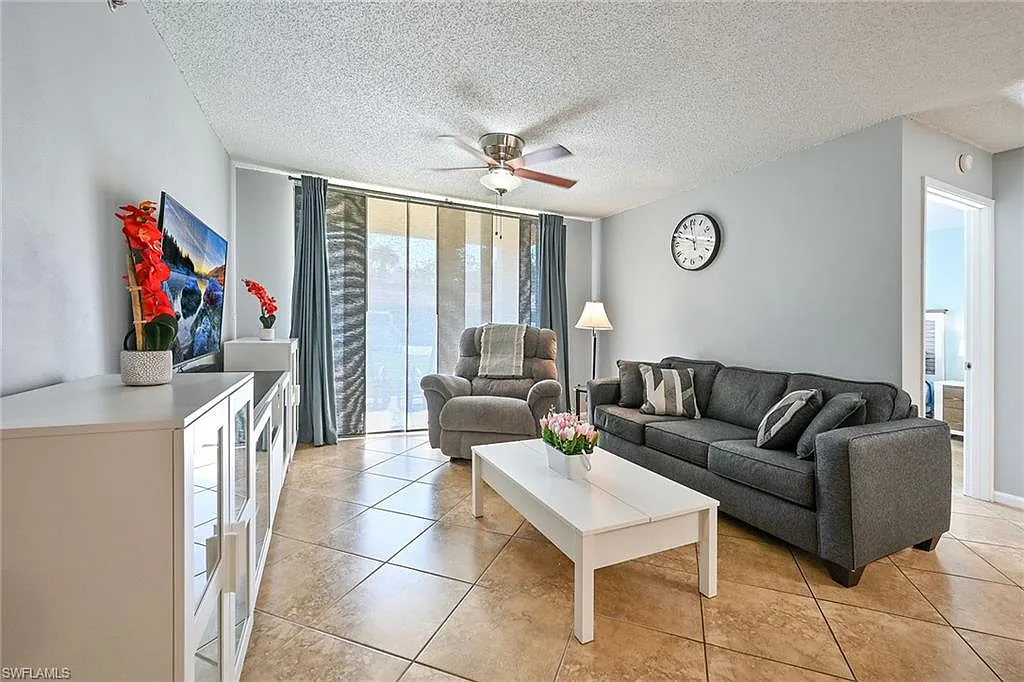2 bed, 2.0 bath, 1042 sqft, $3,600 — Photo 4