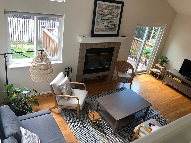 83 Mineola Ct — Photo 10