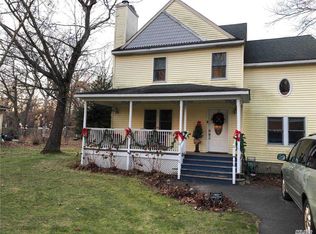 93 Gull Dip Rd, Ridge, NY 11961