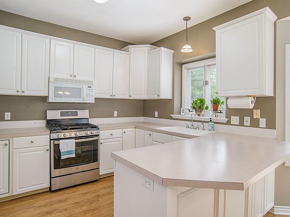 3rd image of 3981 Shorewood Ct SW