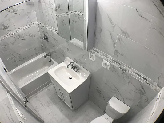 Rented by Lang Realty LLC | media 8