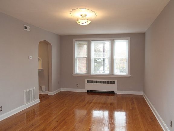 3rd image of 7512 Cromwell Dr APT 3