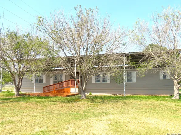 506 Willow, Jourdanton, TX 78026
