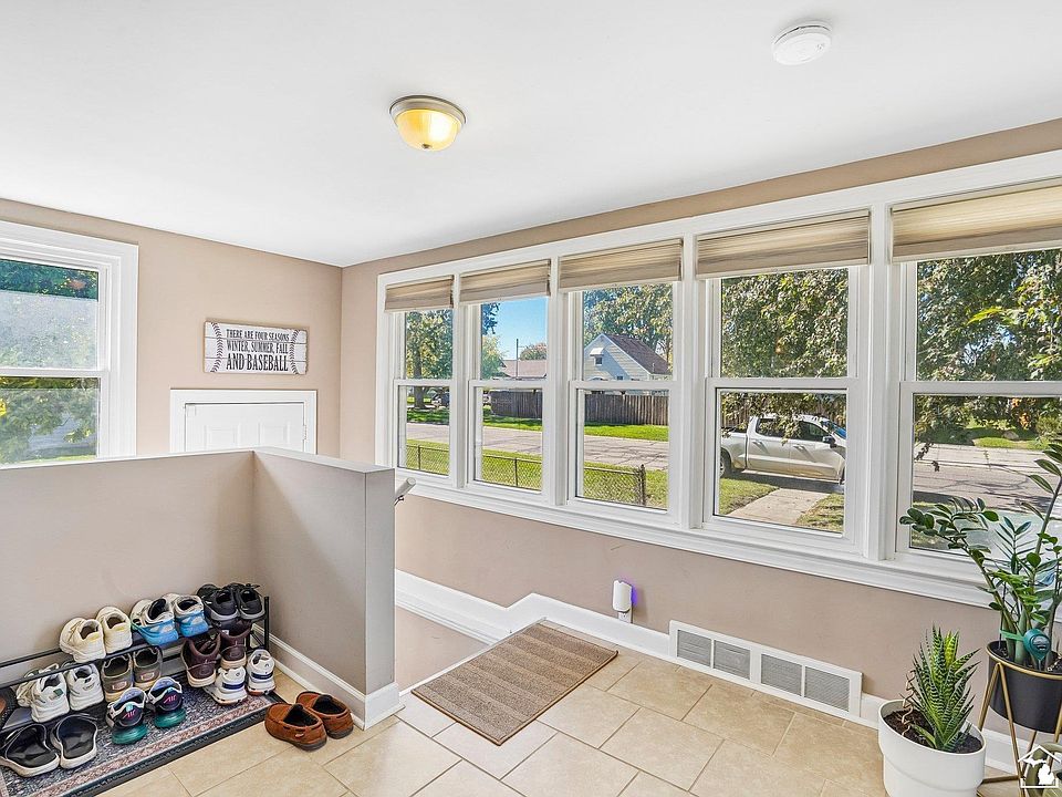 1265 Elm St, photo 17