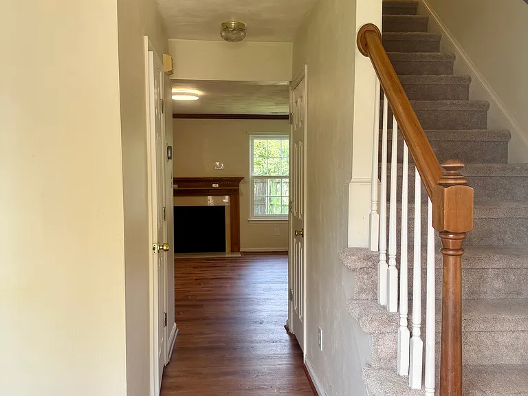 1400 Dalsbury Ln — Photo 5