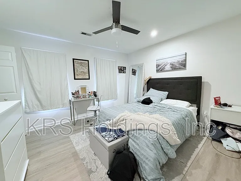 815 Edwards St #B — Photo 11