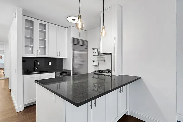 Rented by REAL New York | media 3