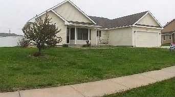 4th image of 2333 SE Oakwood Dr