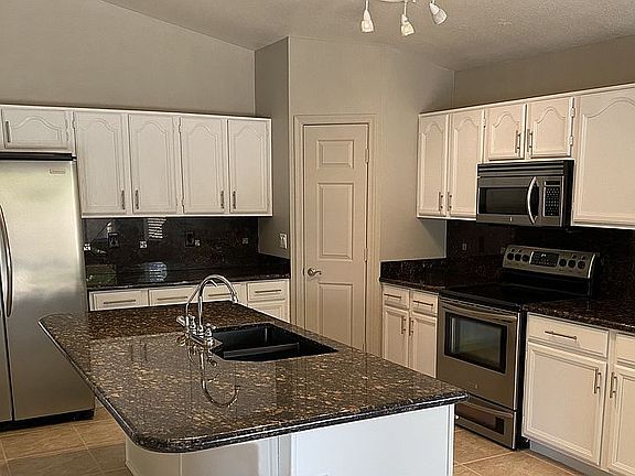 4th image of 2937 E Hononegh Dr