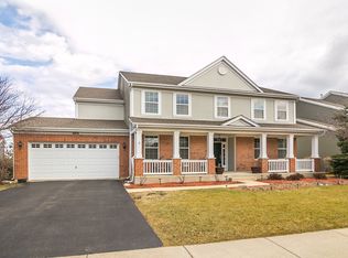 404 Oakmont Dr, Cary, IL 60013