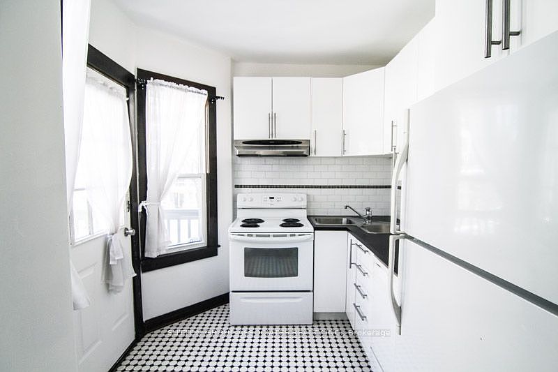 Toronto House for rent - 2 Bedrooms — photo 2
