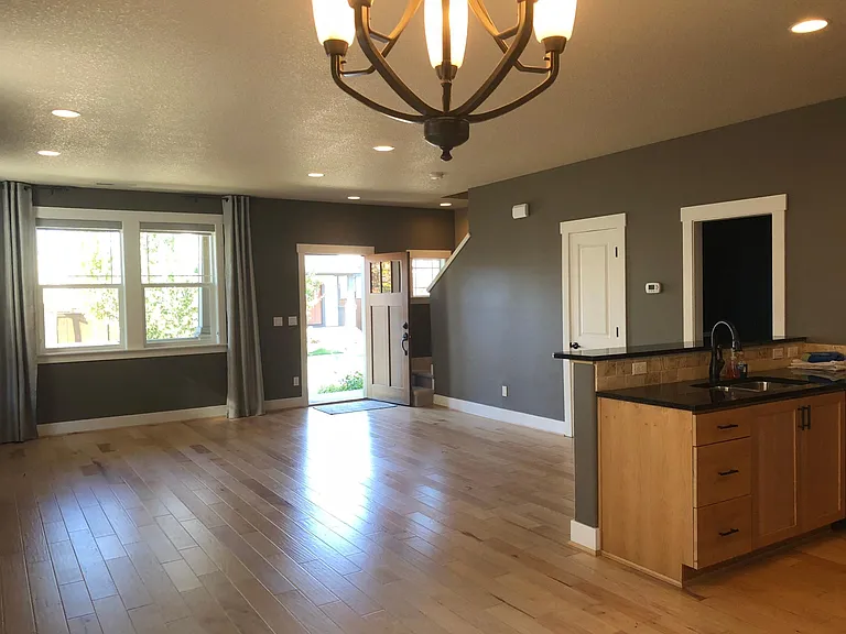 494 SW 200th Ave — Photo 2