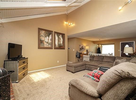 3rd image of 3718 NE Chapel Dr