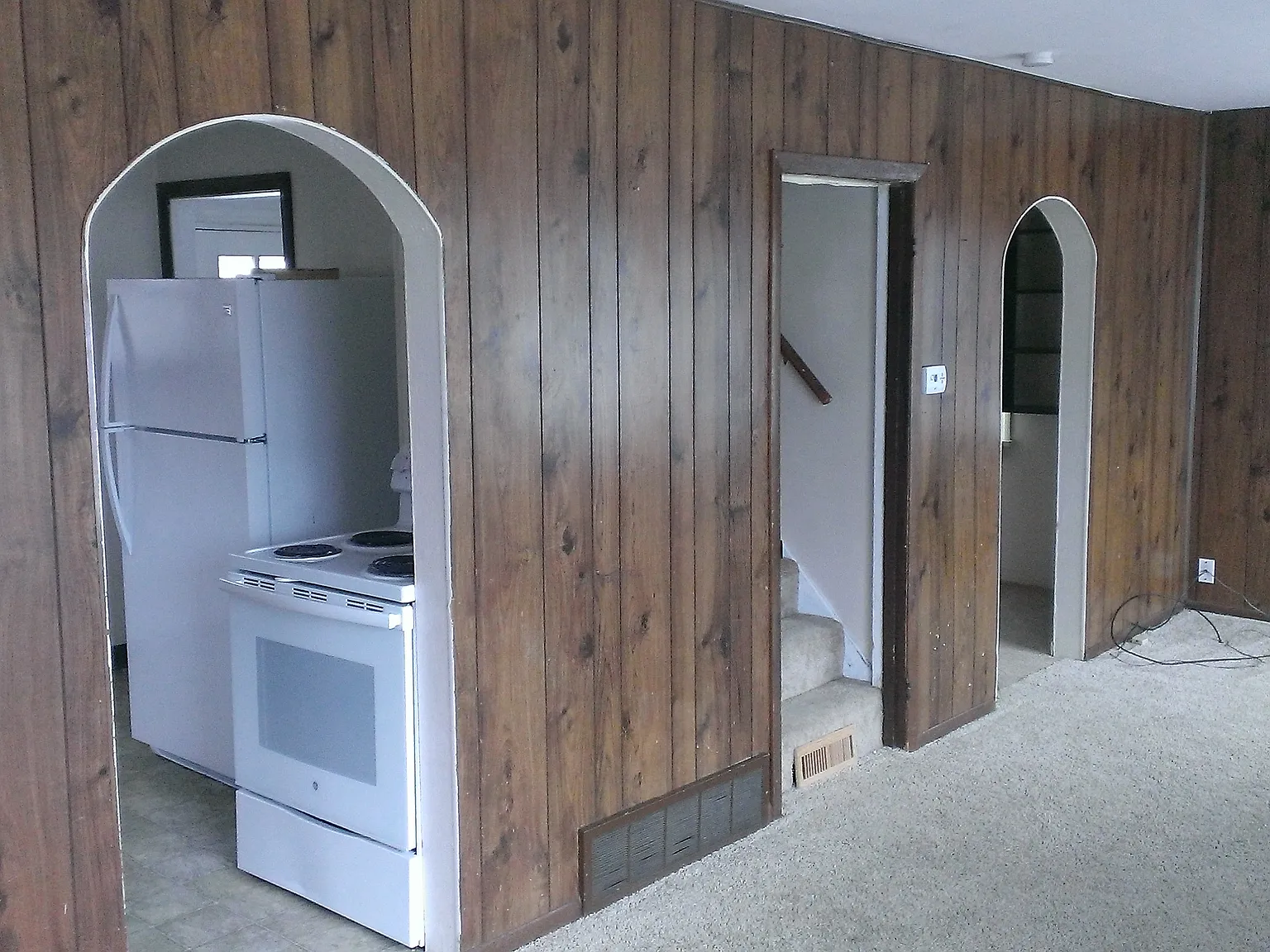 2-Bedroom 2-Bathroom Single-Family w/ Yard — Photo 2