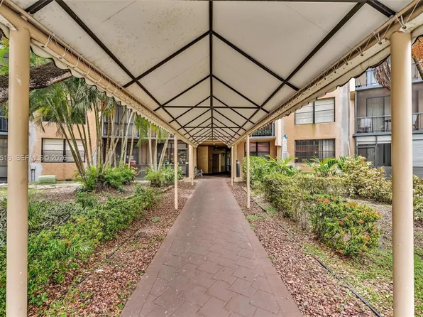 3800 N Hills Dr APT 312, Hollywood, FL 33021