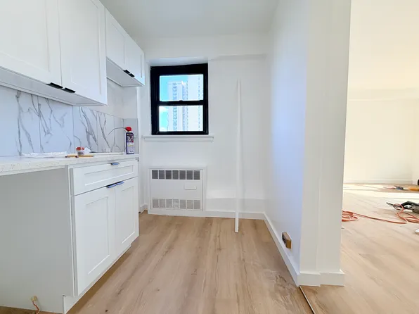 399 East 72nd Street image 7 of 13