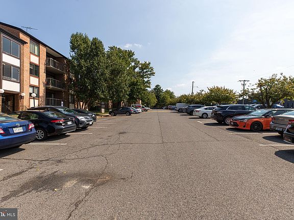 2nd image of 9720 Kingsbridge Dr APT 2
