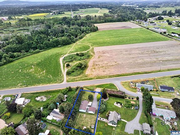3rd image of 22 Mountain View Dr