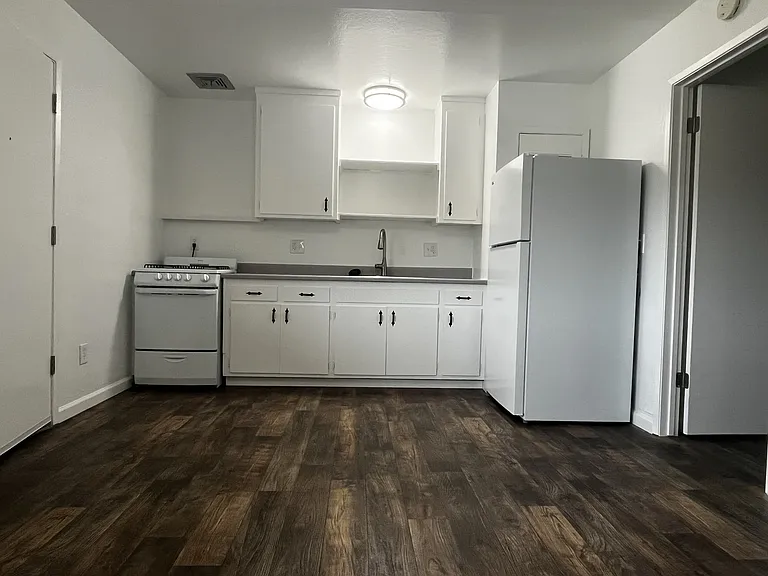307 S E St #12 — Photo 6