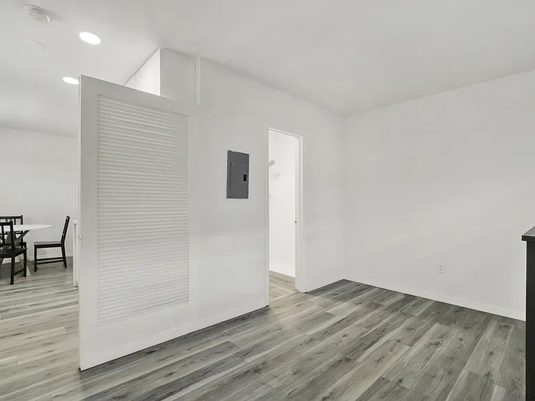 7 Salamanca Ave #4 — Photo 7