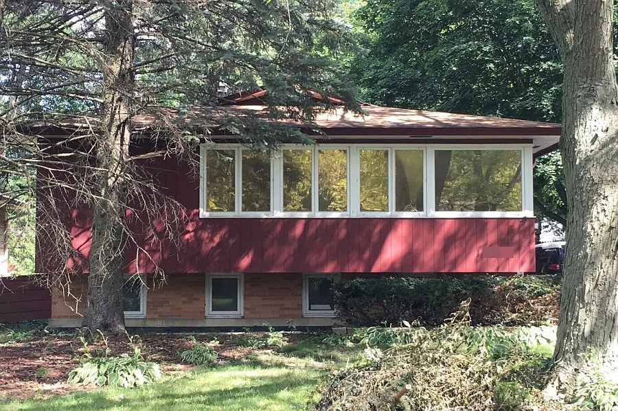 17207 Longfellow Ave photo 1