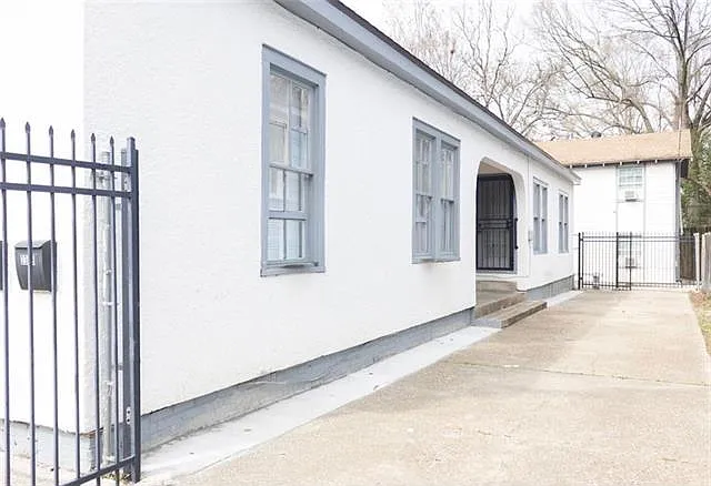 2 bed, 1.0 bath, 1000 sqft, $950 — Photo 2
