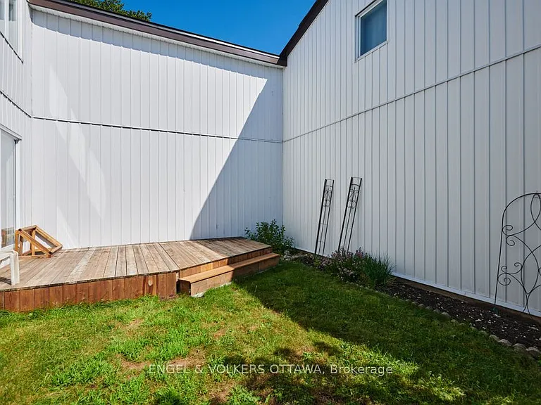 837 Eastvale Dr #110 — Photo 31