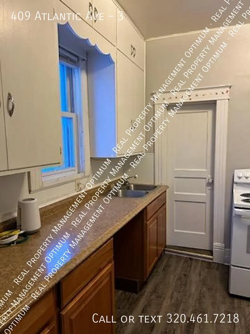 2 Bedroom 1 bath Unit - Remodeled Available Now — Photo 1