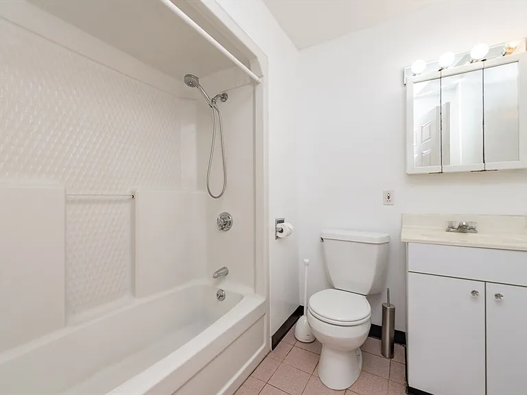 16 Edgerly Rd #1A — Photo 3