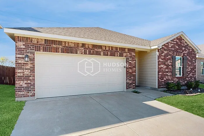 3 bed, 2.0 bath, 1589 sqft, $2,075 — Photo 4