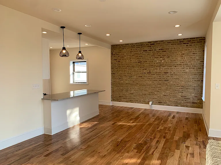 1045 W Barry Ave #3 — Photo 7