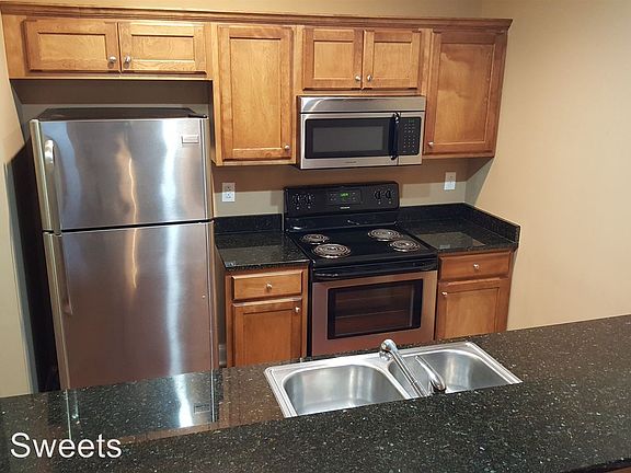 3rd image of 301 Walnut Creek Ct