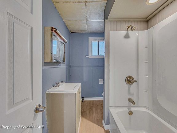 3rd image of 1019 S Webster Ave