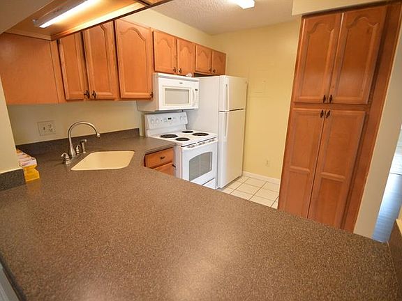 3rd image of 1624 S Pine Ridge Cir #1624