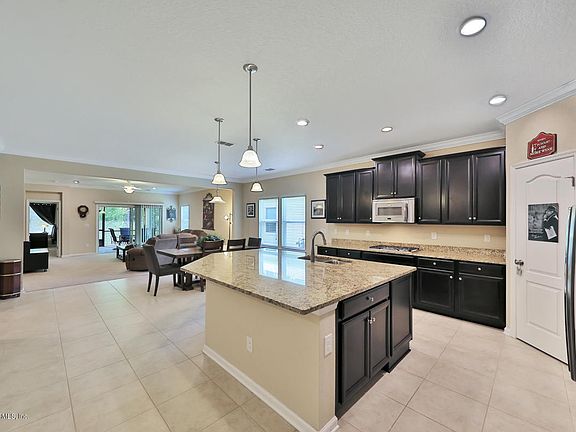 2nd image of 167 Aspen Leaf Dr