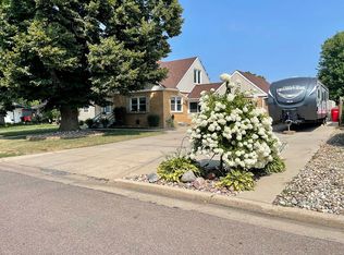 602 E 18th St, Yankton, SD 57078