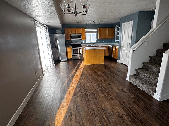3rd image of 2297 E Hawthorne St