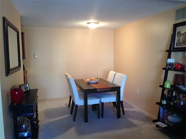 4 Post Oak Ln #19 — Photo 8