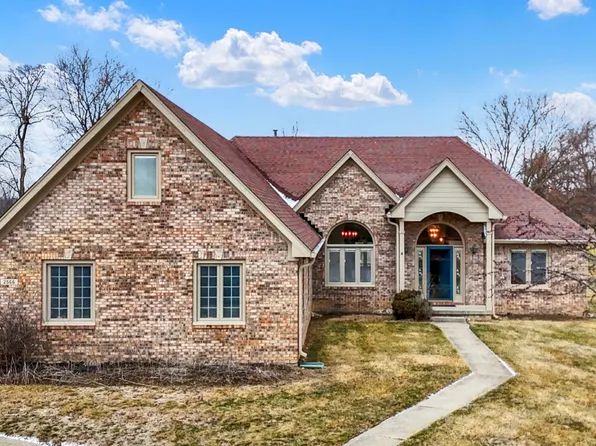 2566 E Fairway Village Dr, Greenfield, IN 46140