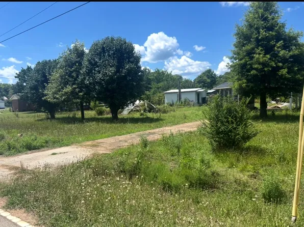 300 Simpson St, Calhoun Falls, SC 29628